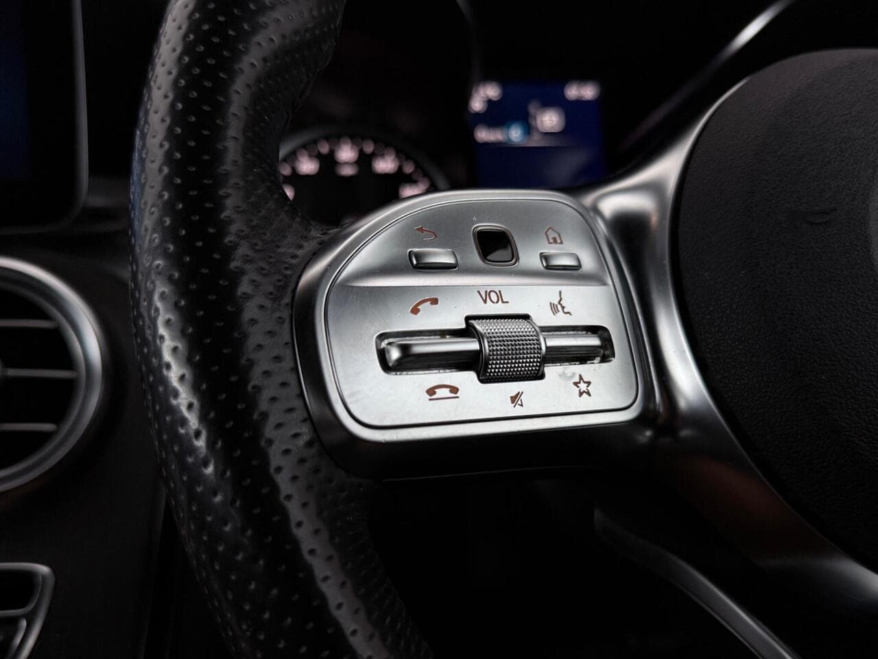 Mercedes-Benz GLC thumbnail Misc Controls