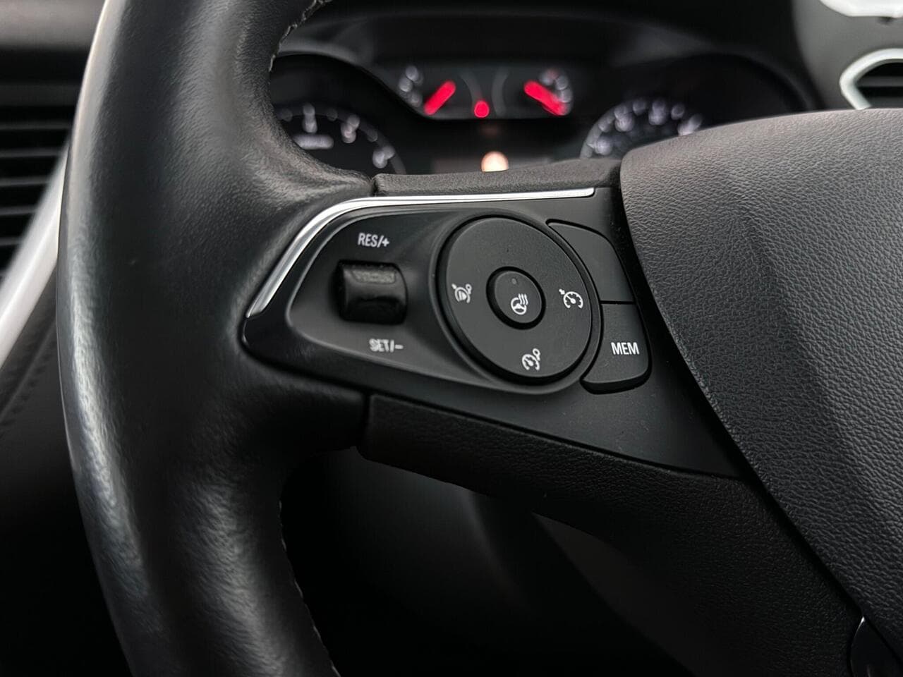 Vauxhall Grandland X thumbnail Misc Controls
