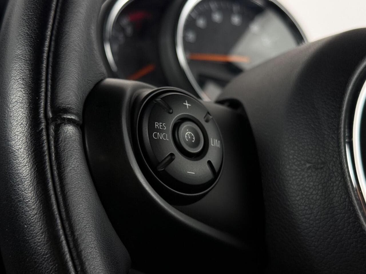 MINI Convertible thumbnail Driver Instruments