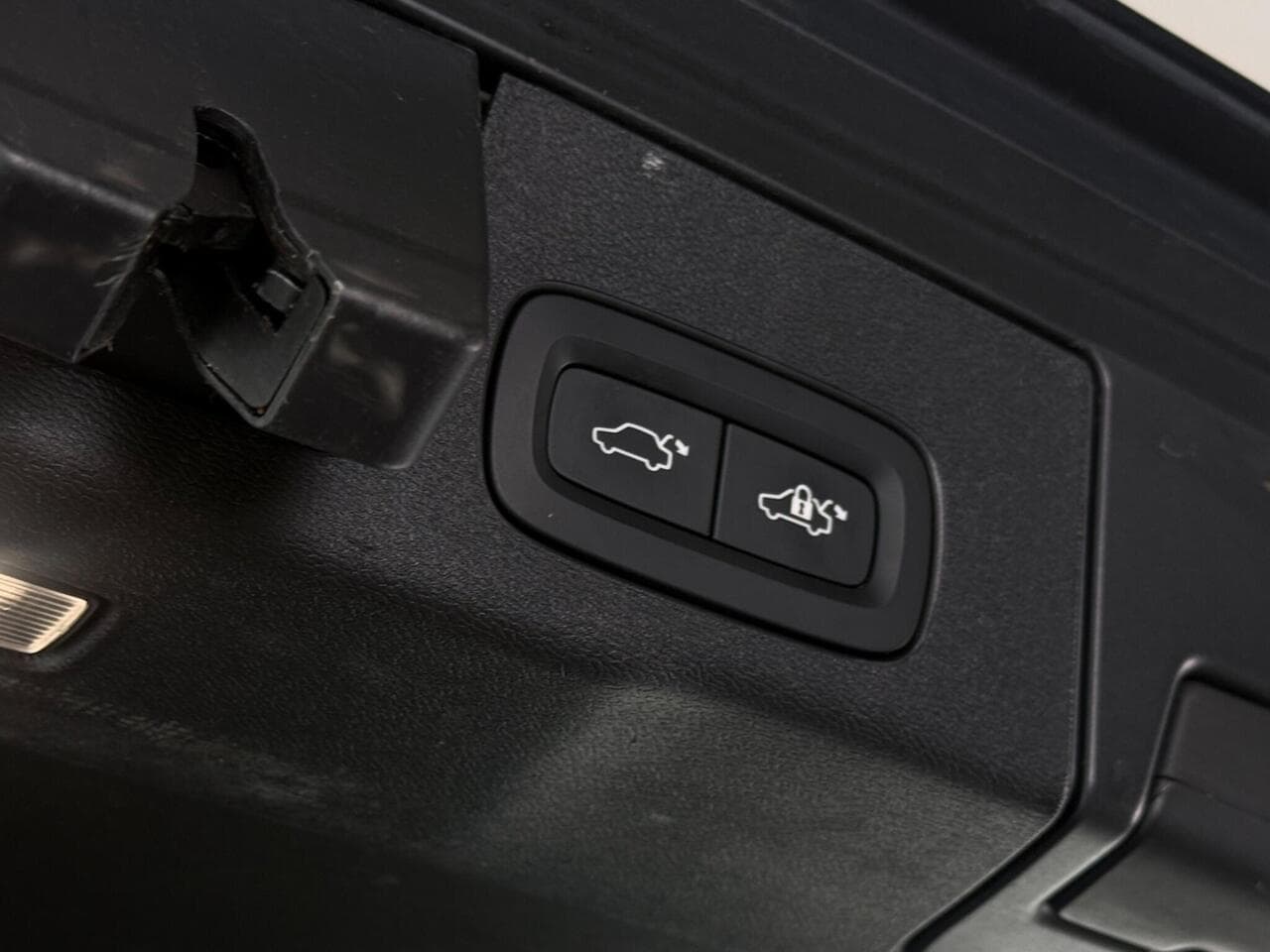 Volvo XC60 thumbnail Misc Controls