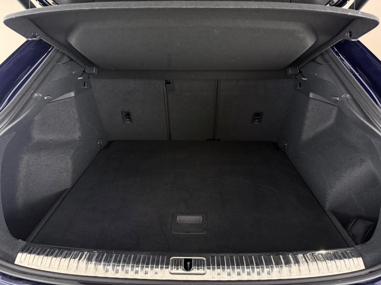 Audi Q3 thumbnail Boot
