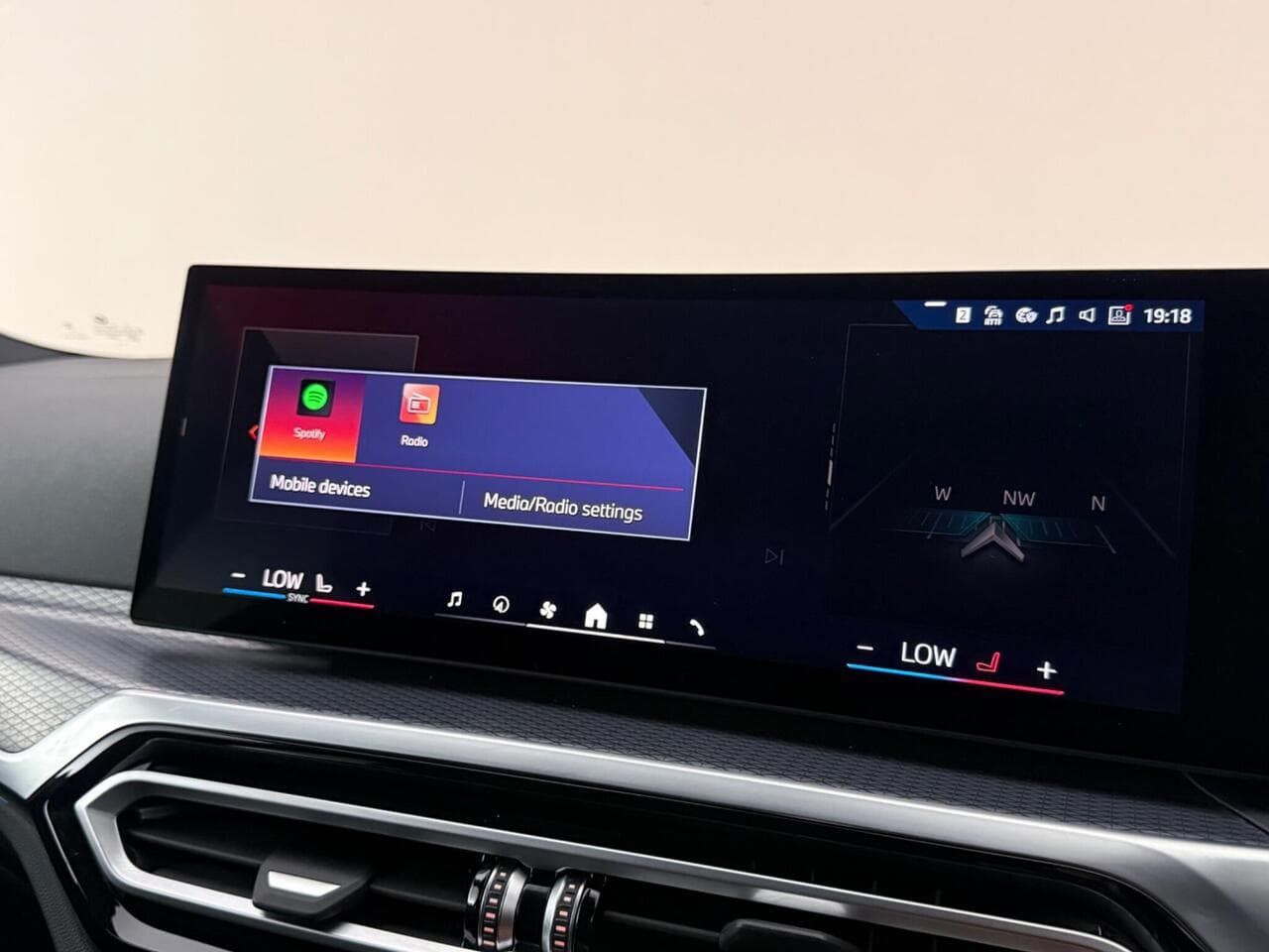 BMW i4 thumbnail Infotainment System