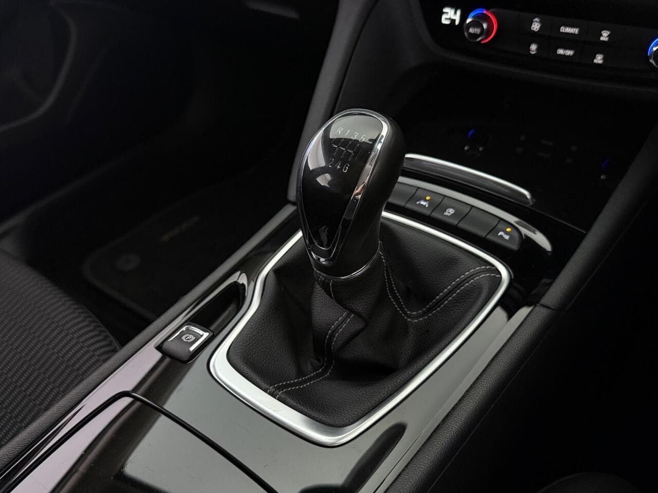 Vauxhall Insignia thumbnail Interior Front