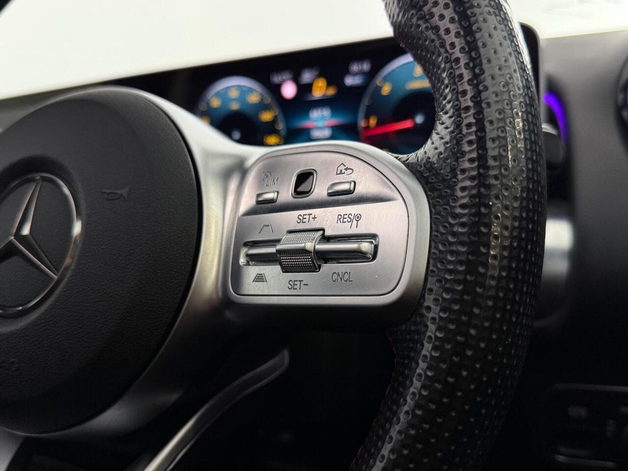 Mercedes-Benz GLB thumbnail Misc Controls