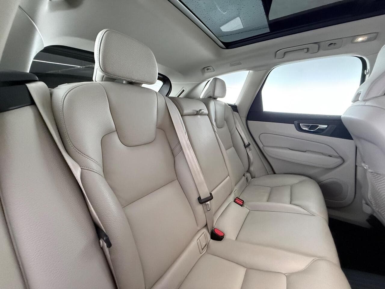 Volvo XC60 thumbnail Seats Rear