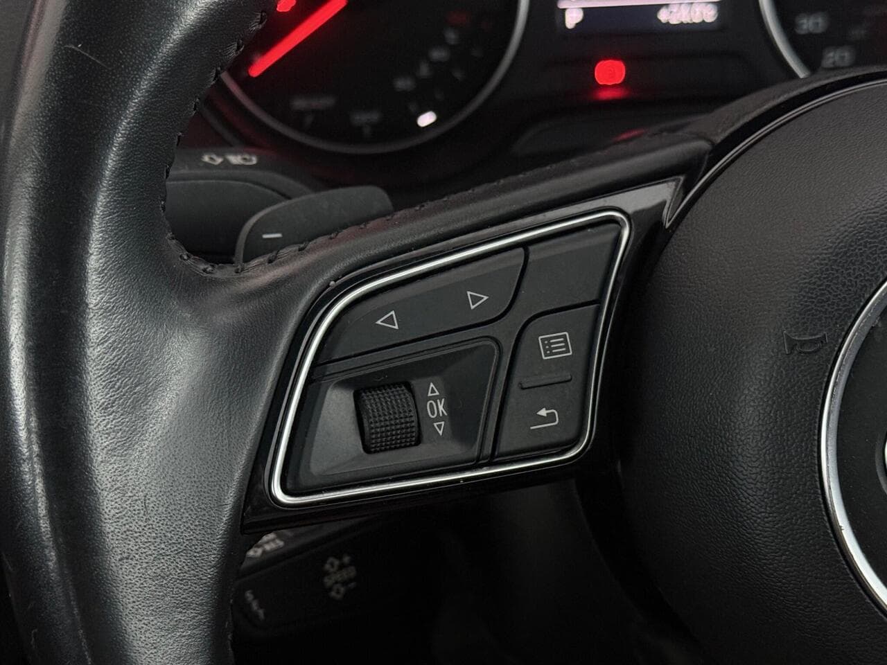 Audi Q2 thumbnail Misc Controls