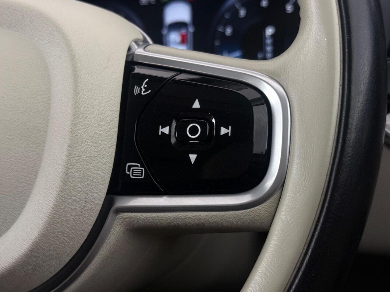Volvo XC60 thumbnail Misc Controls