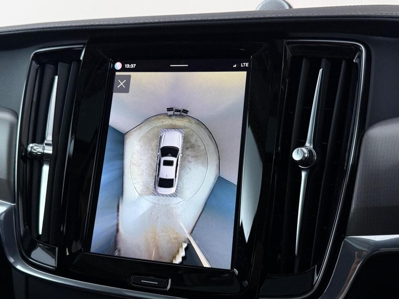 Volvo S90 thumbnail Infotainment System