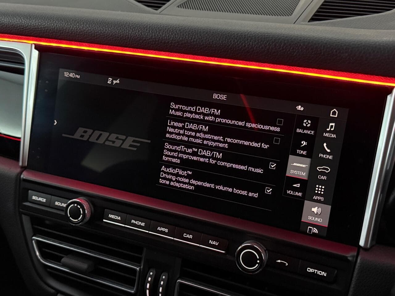 Porsche Macan thumbnail Infotainment System