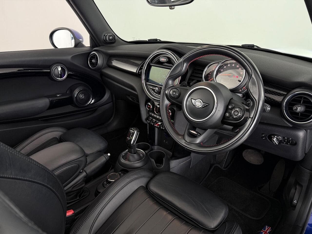 MINI Convertible thumbnail Interior Front