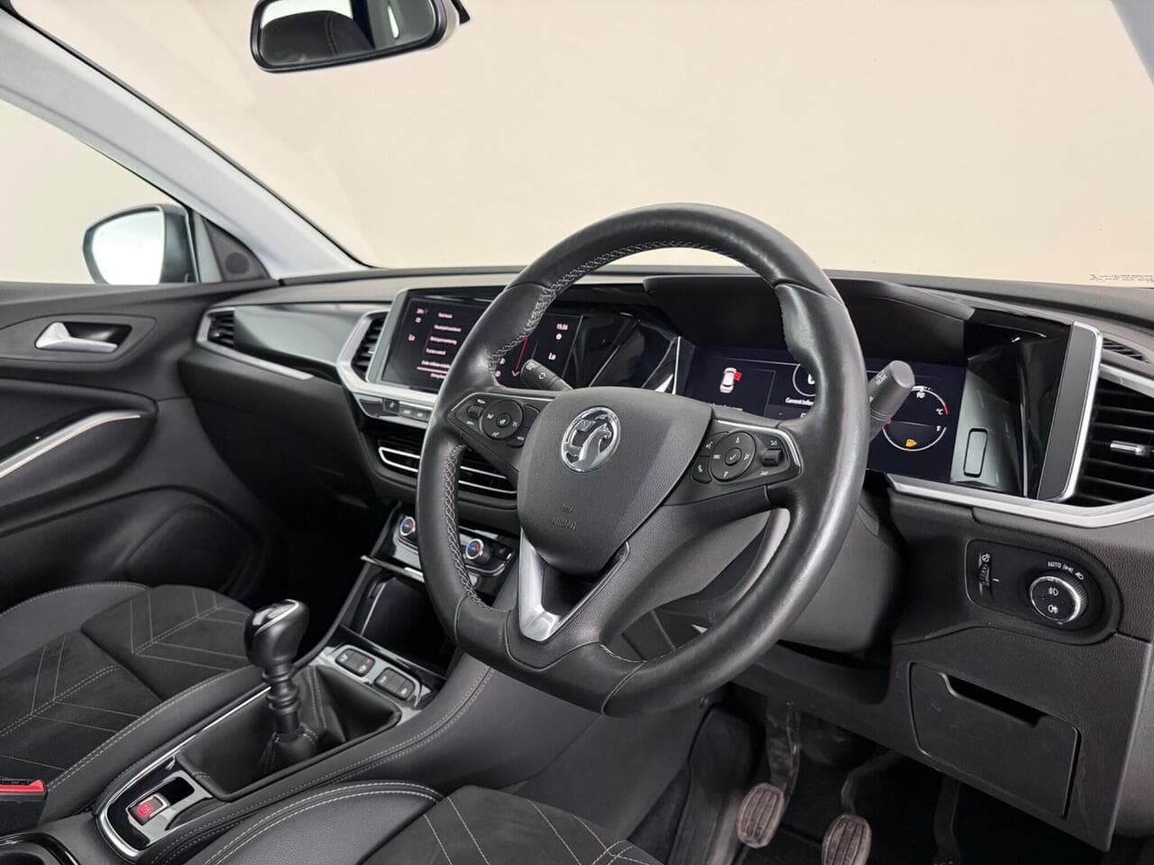 Vauxhall Grandland X thumbnail Interior Front