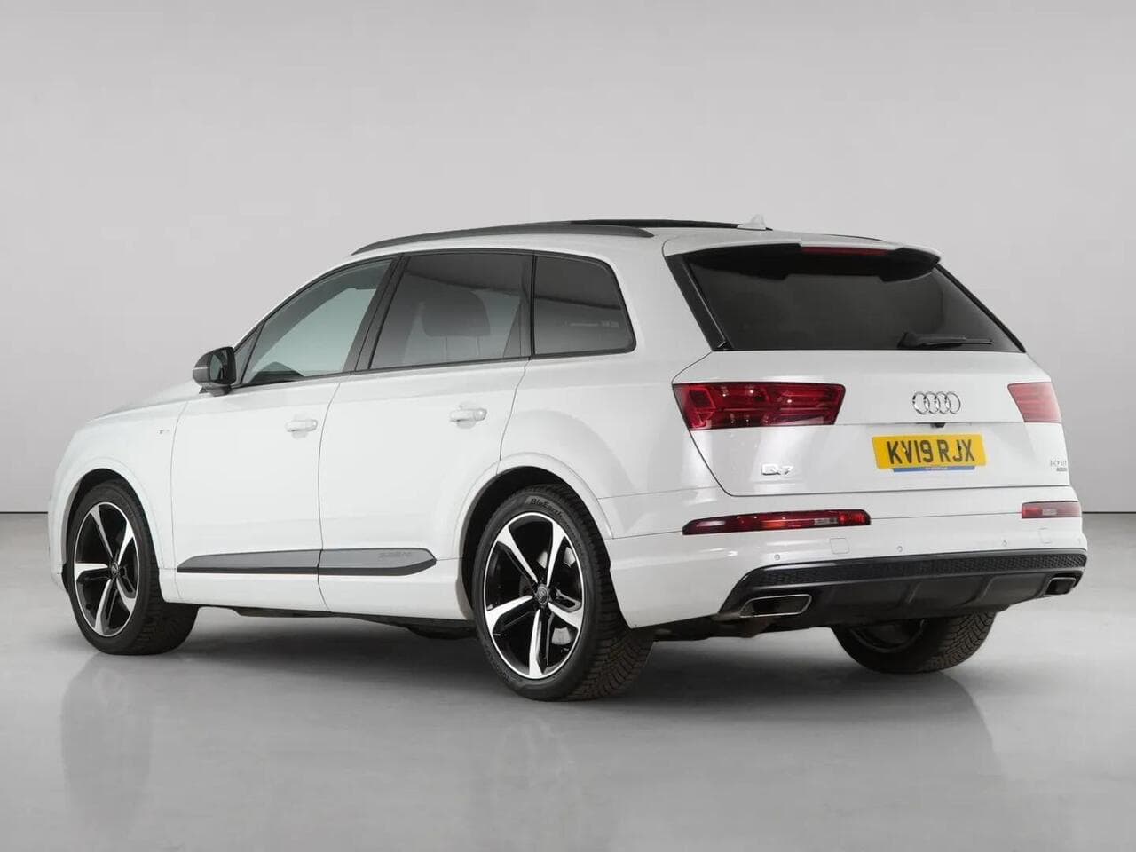 Audi Q7 thumbnail Rear Left