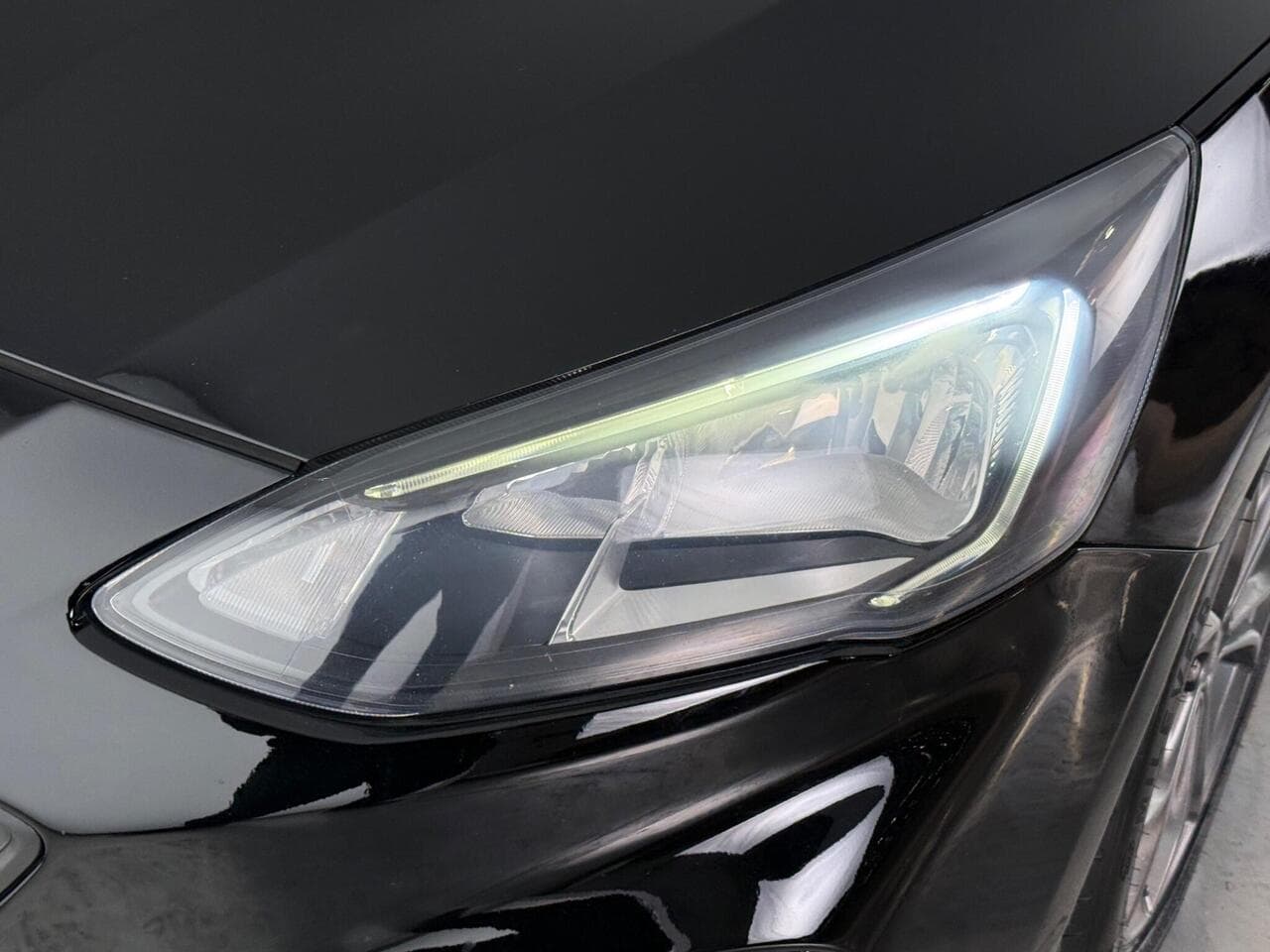 Ford Focus thumbnail Lights Front