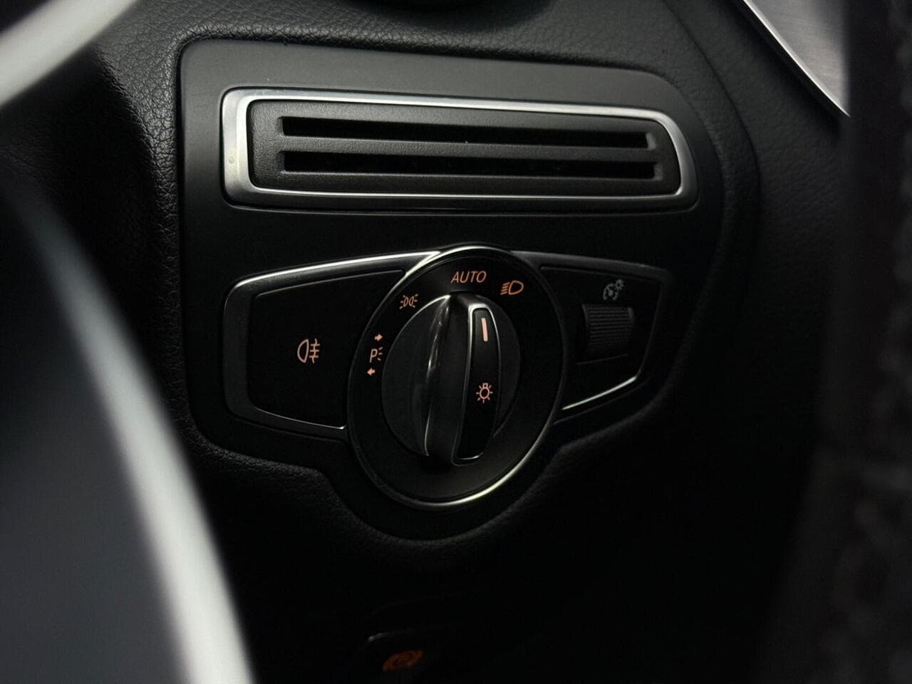 Mercedes-Benz C Class thumbnail Misc Controls
