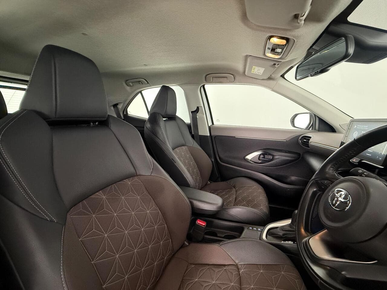 Toyota Yaris Cross thumbnail Seat Driver