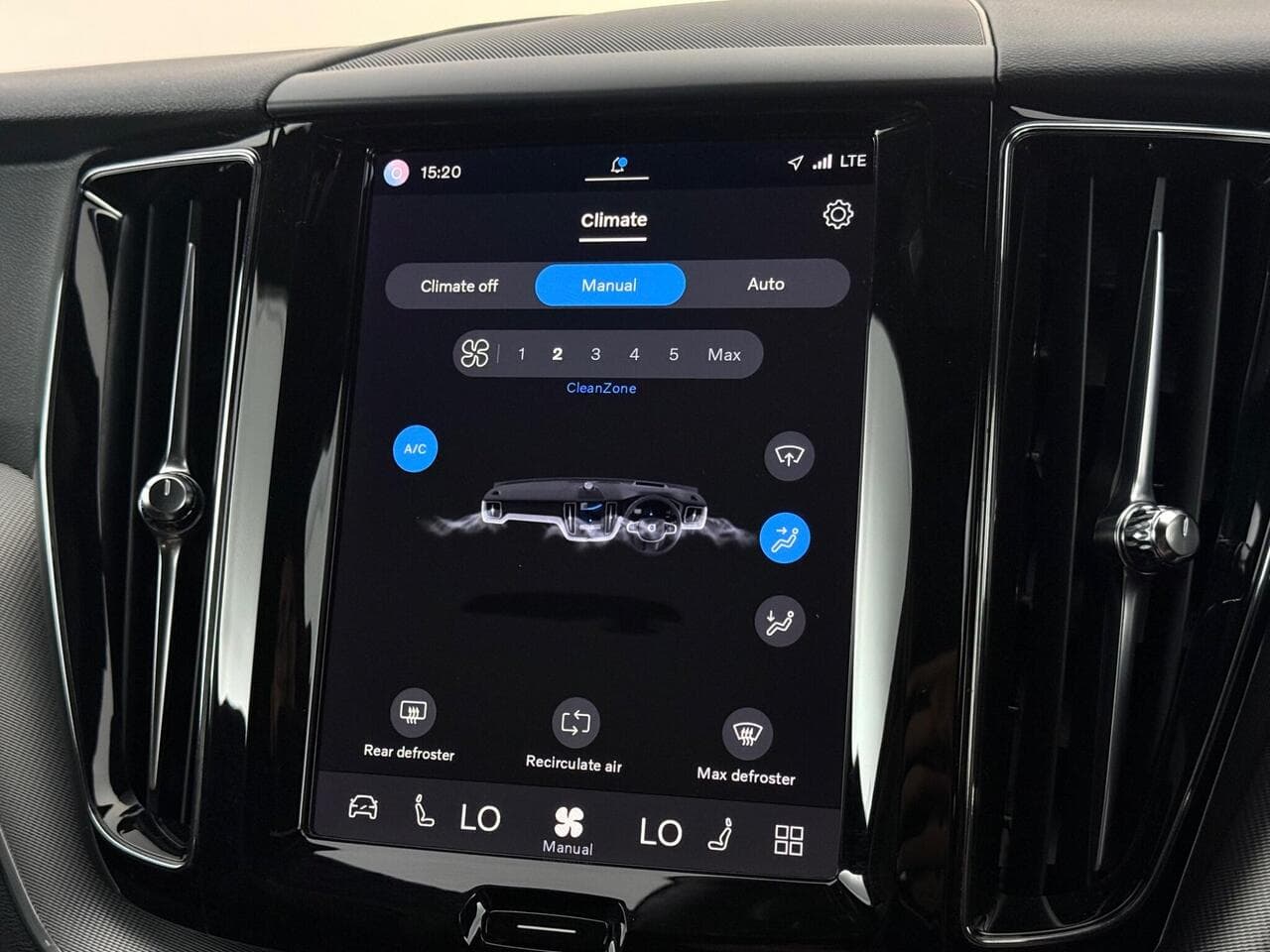 Volvo XC60 thumbnail Infotainment System