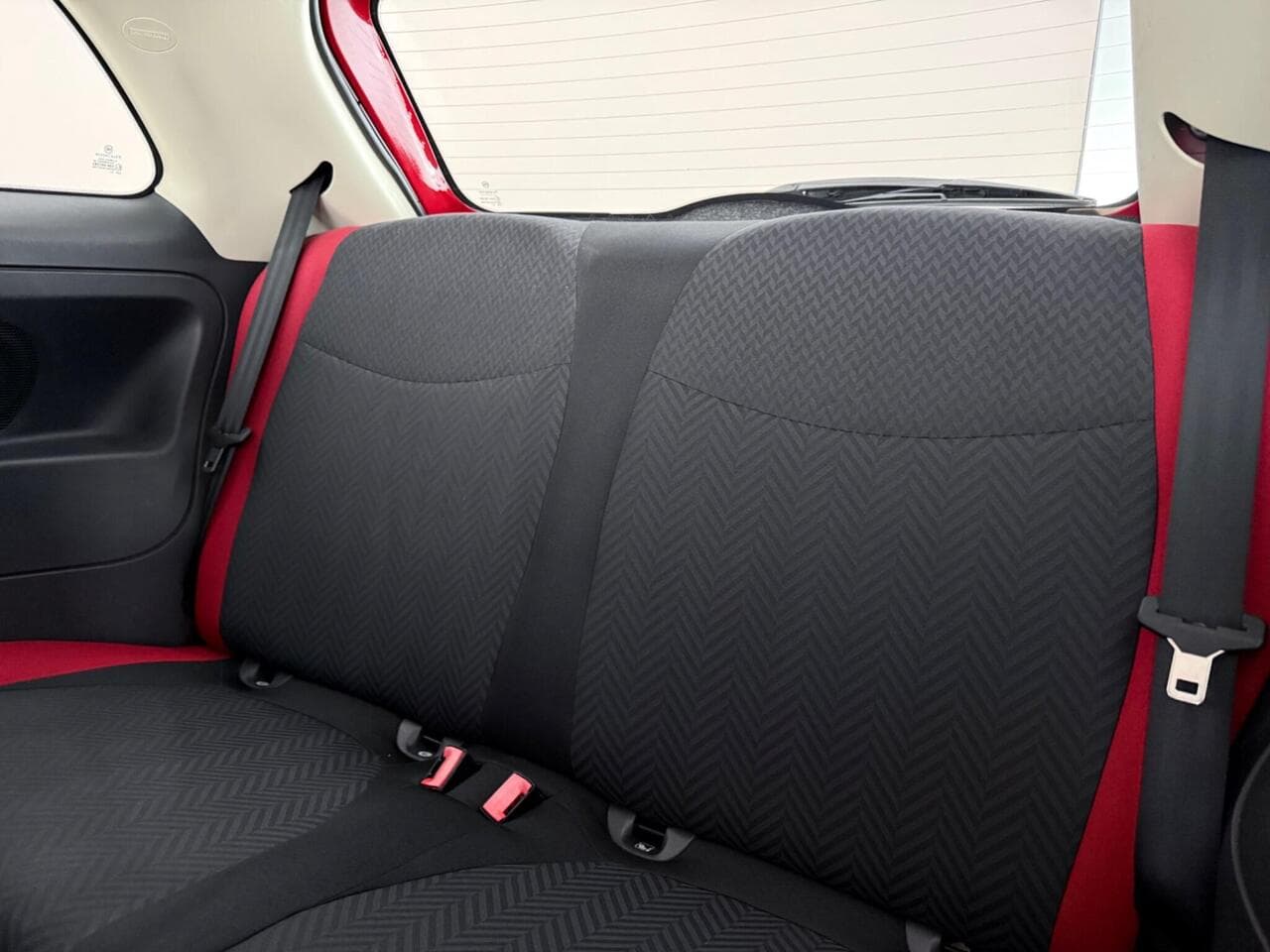 Fiat 500 thumbnail Seats Rear
