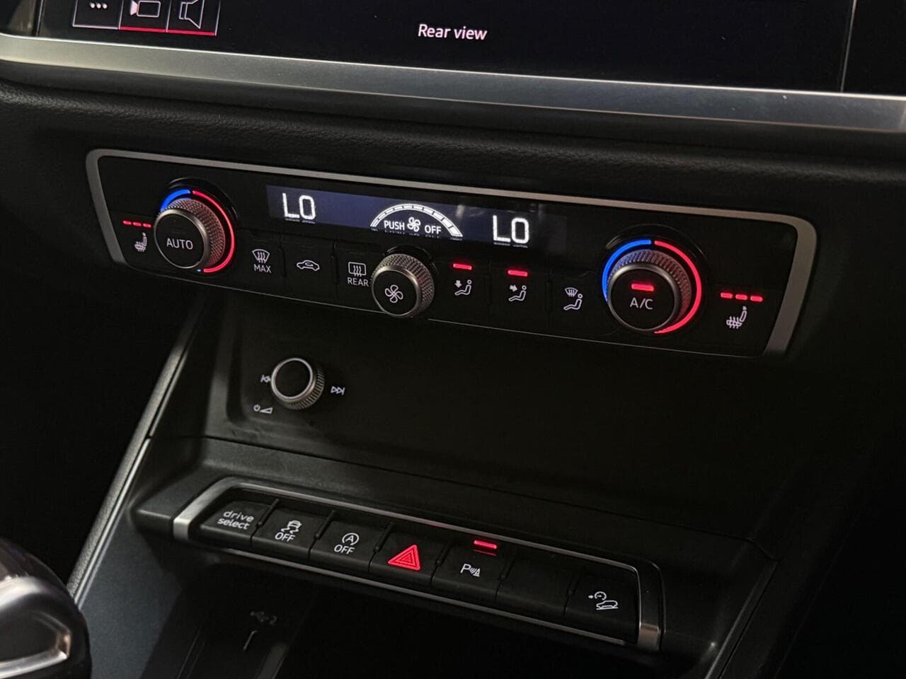 Audi Q3 thumbnail Misc Controls