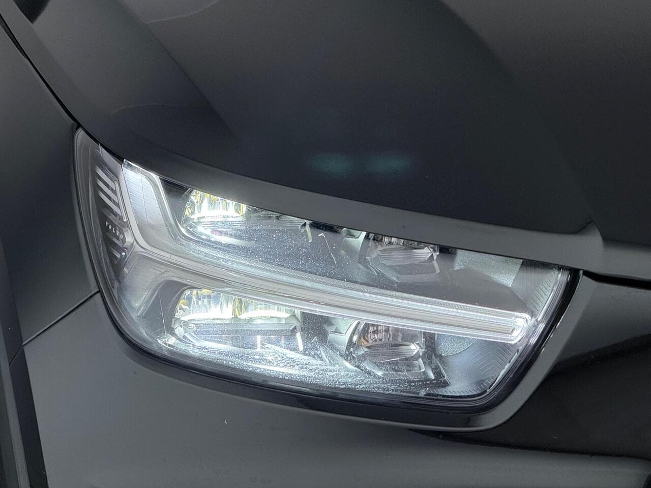 Volvo XC40 thumbnail Lights Front