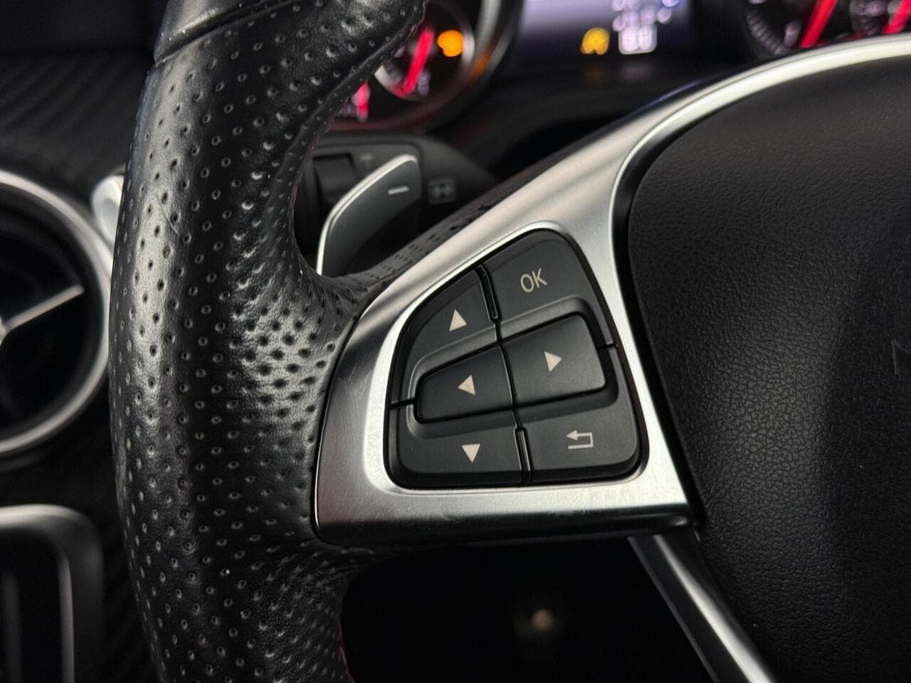 Mercedes-Benz A Class thumbnail Misc Controls