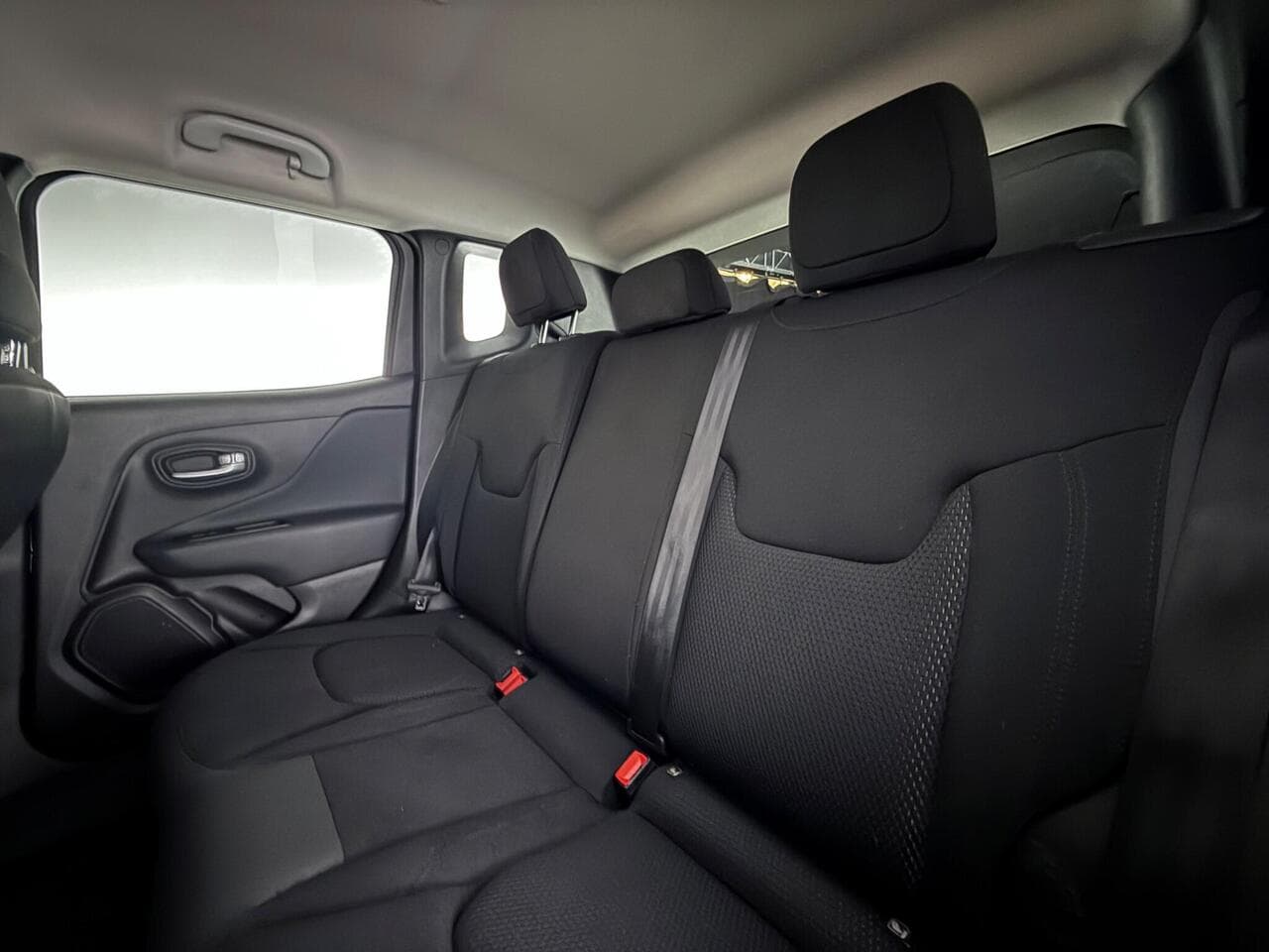 Jeep Renegade thumbnail Seats Rear