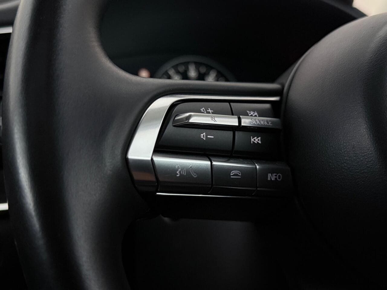 Mazda CX-30 thumbnail Misc Controls