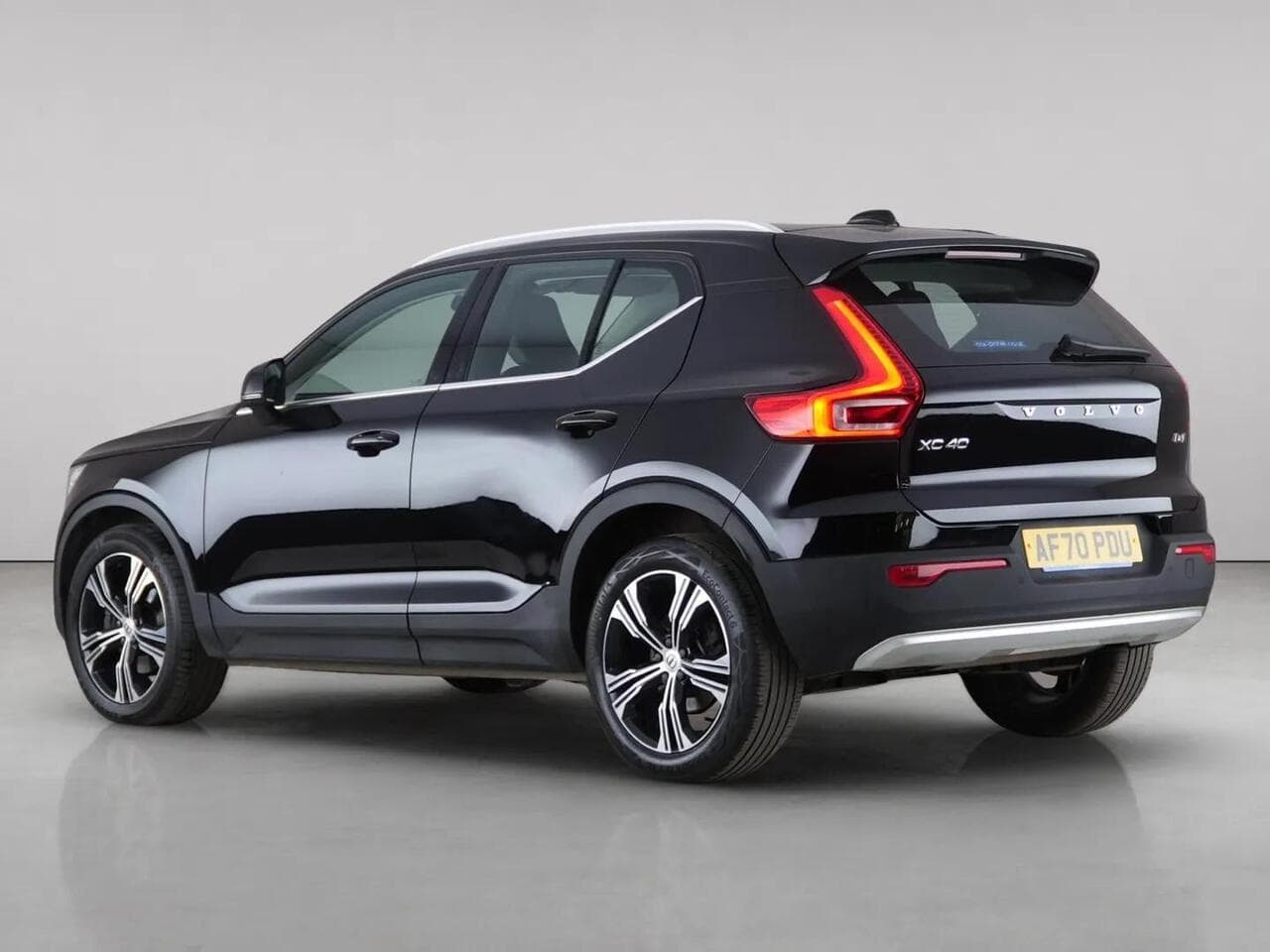 Volvo XC40 thumbnail Rear Left