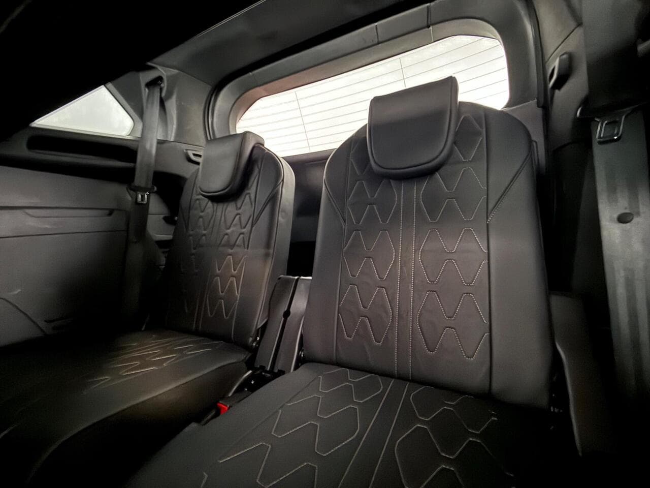 Peugeot 5008 thumbnail Seats Rear
