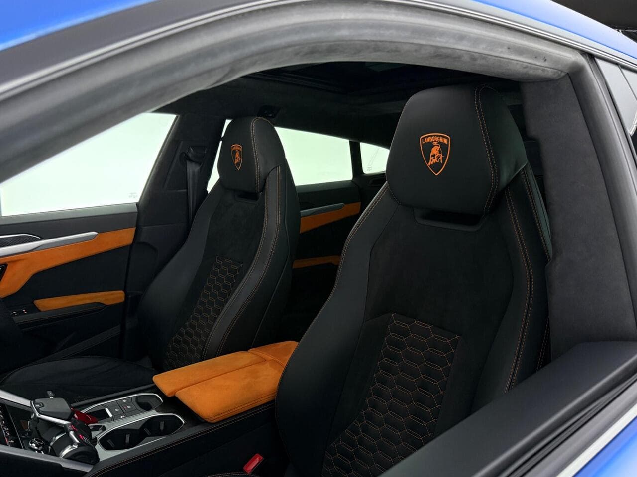 Lamborghini Urus thumbnail Seat Front Passenger