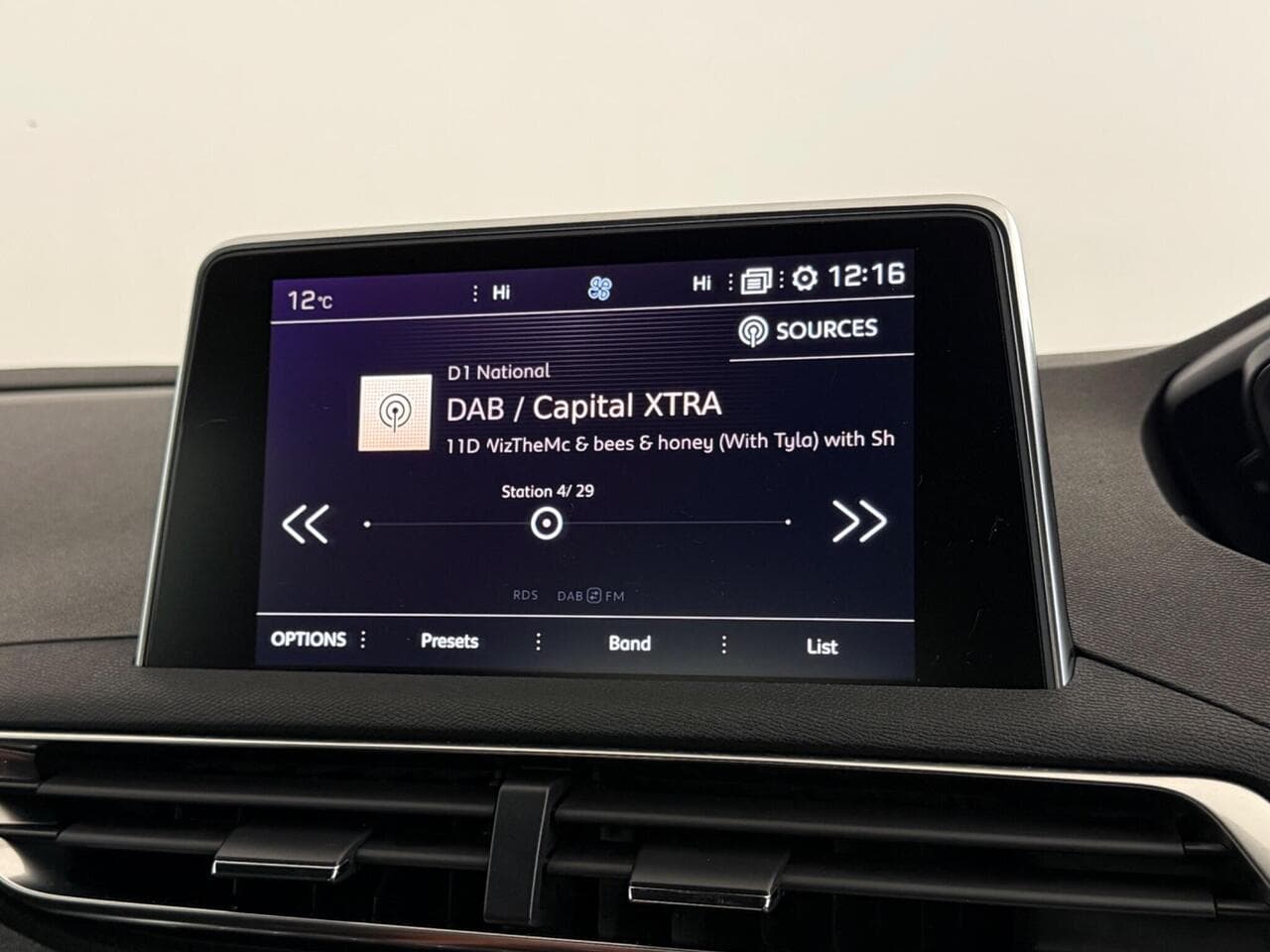 Peugeot 3008 thumbnail Infotainment System