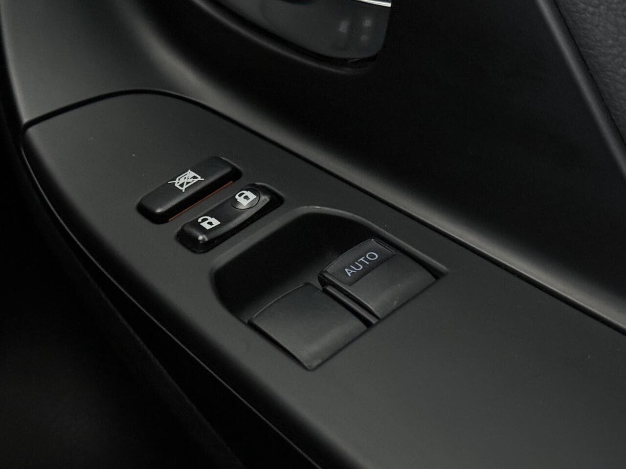 Toyota Yaris thumbnail Misc Controls