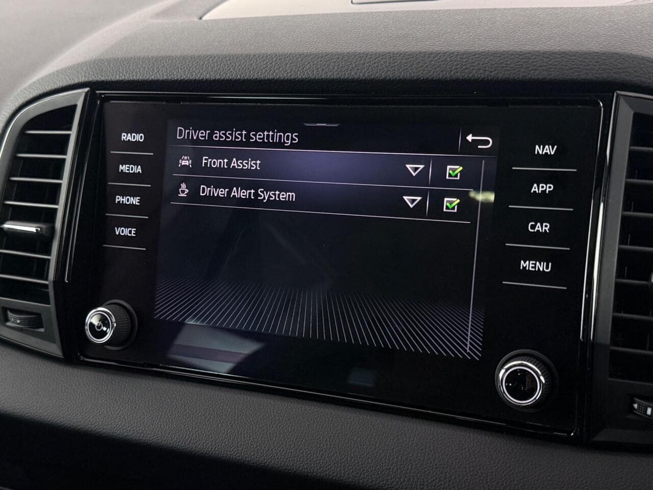 Skoda Karoq thumbnail Infotainment System