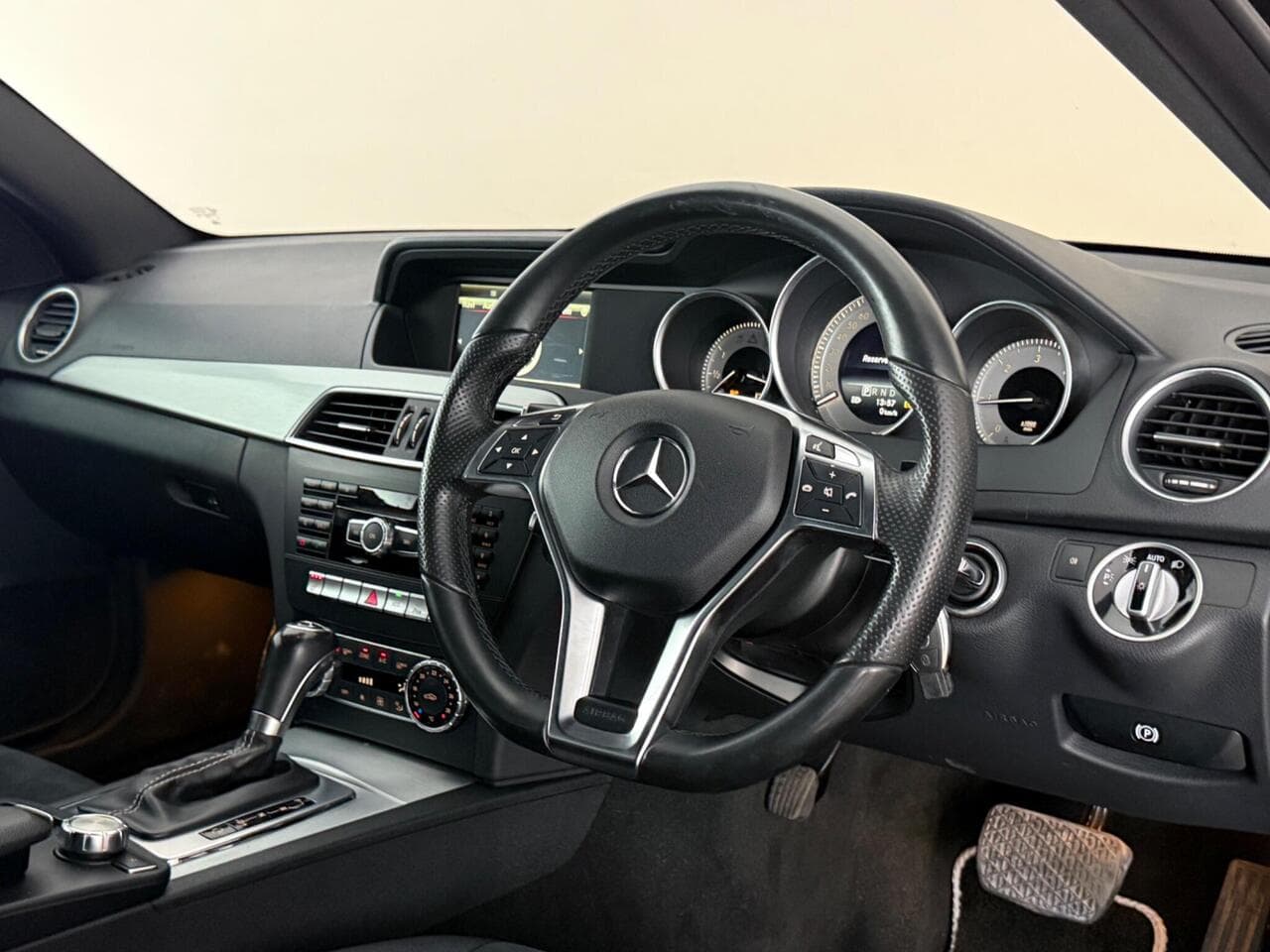 Mercedes-Benz C Class thumbnail Interior Front