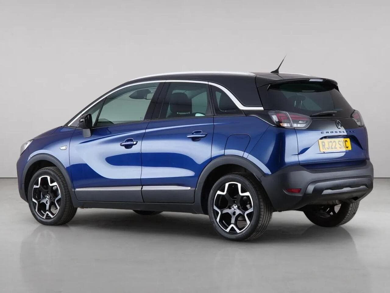 Vauxhall Crossland thumbnail Side Left