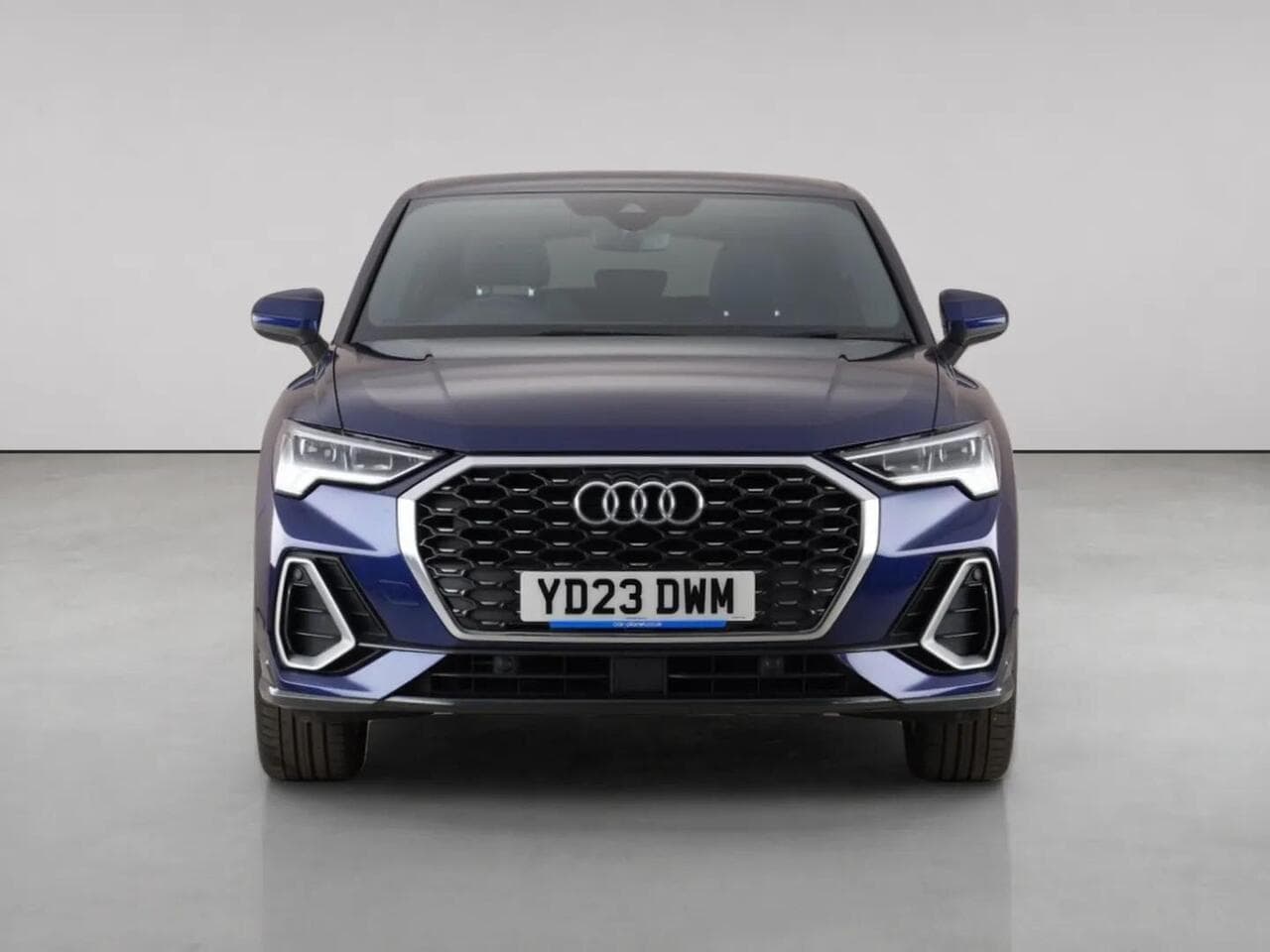 Audi Q3 thumbnail Front