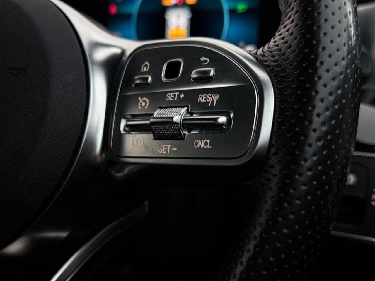 Mercedes-Benz CLA thumbnail Misc Controls