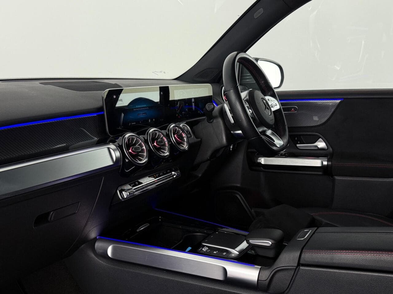 Mercedes-Benz GLB thumbnail Interior Front