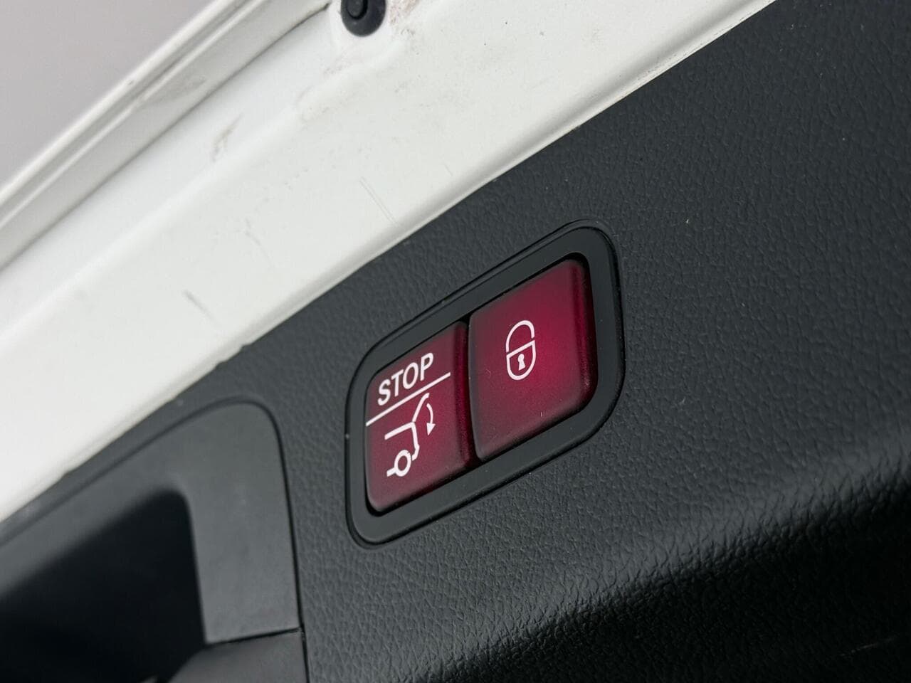 Mercedes-Benz GLC thumbnail Misc Controls