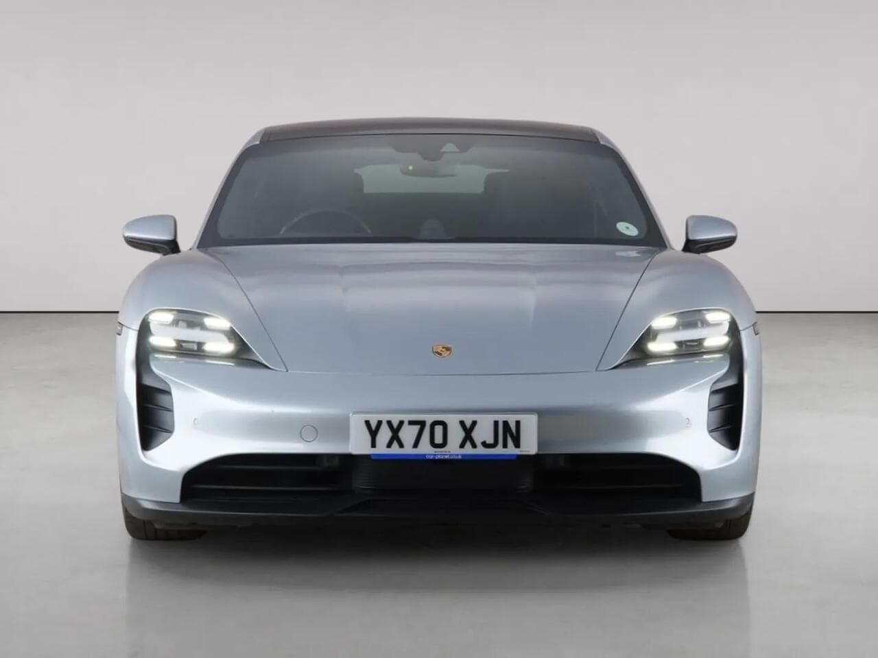 Porsche Taycan thumbnail Front