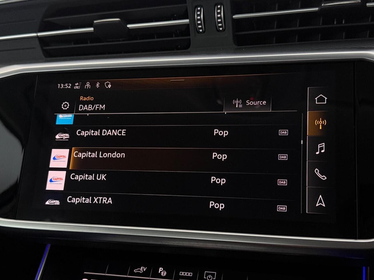 Audi A6 Avant thumbnail Infotainment System