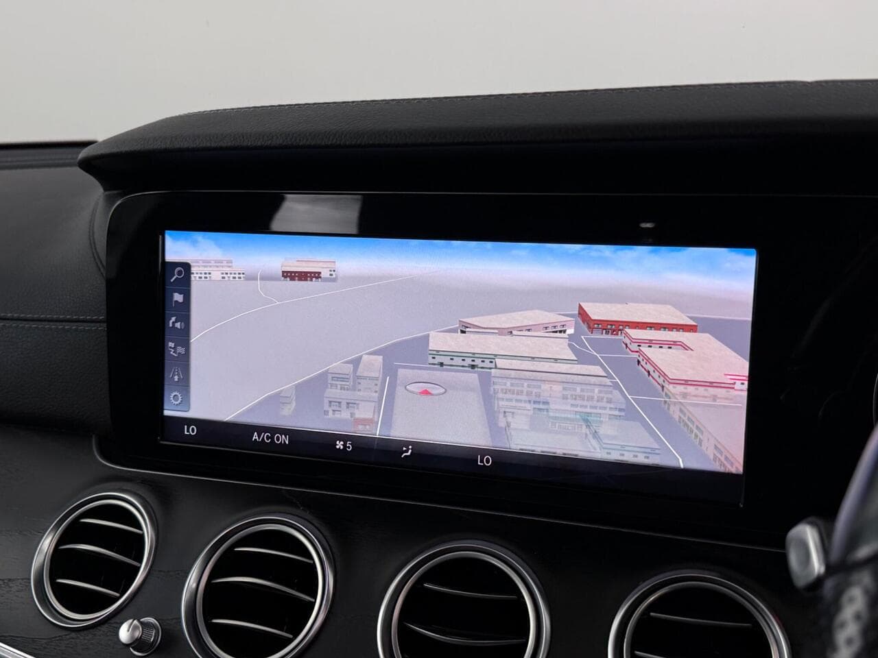 Mercedes-Benz E Class thumbnail Infotainment System