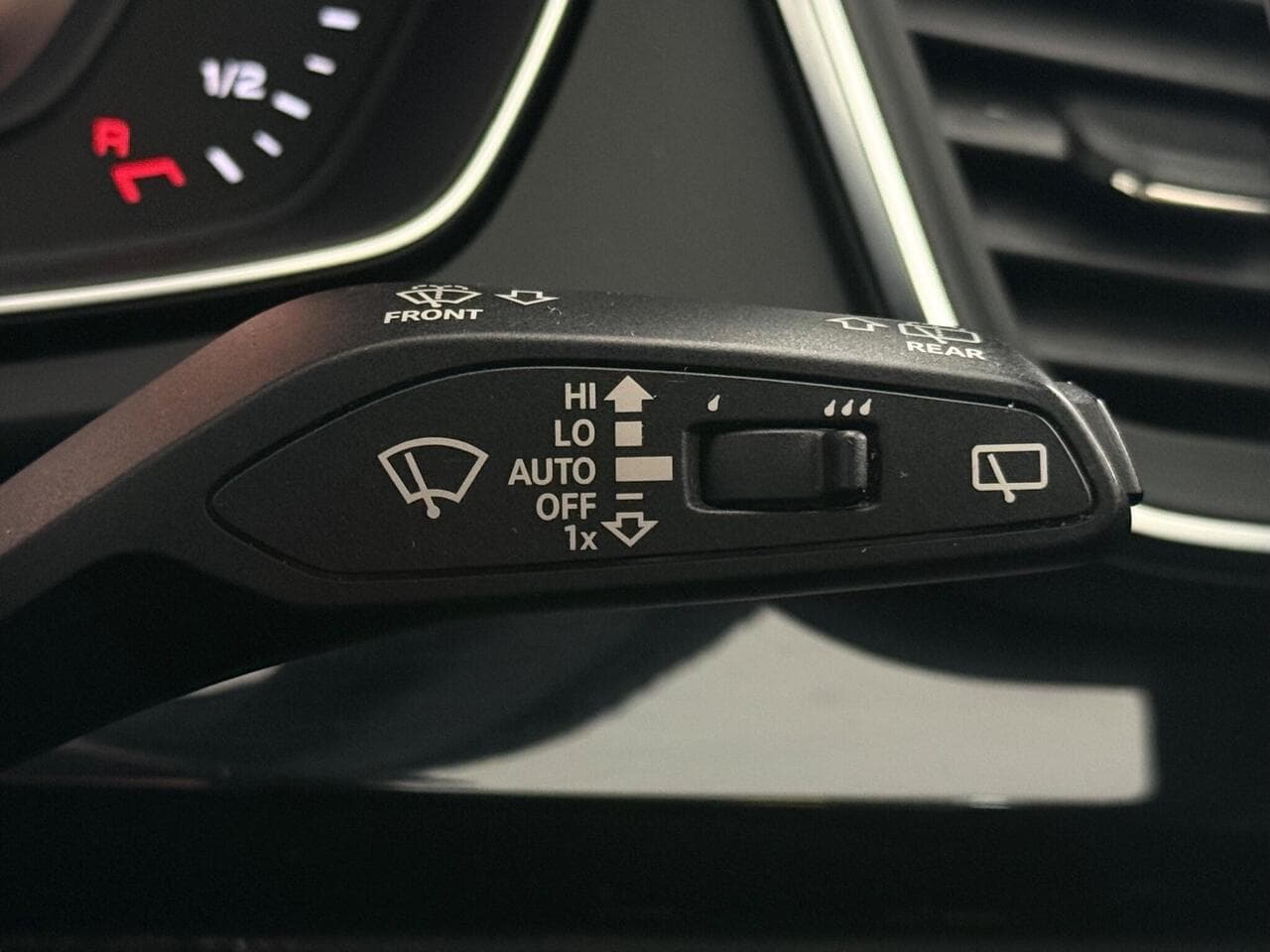 Audi Q5 thumbnail Misc Controls