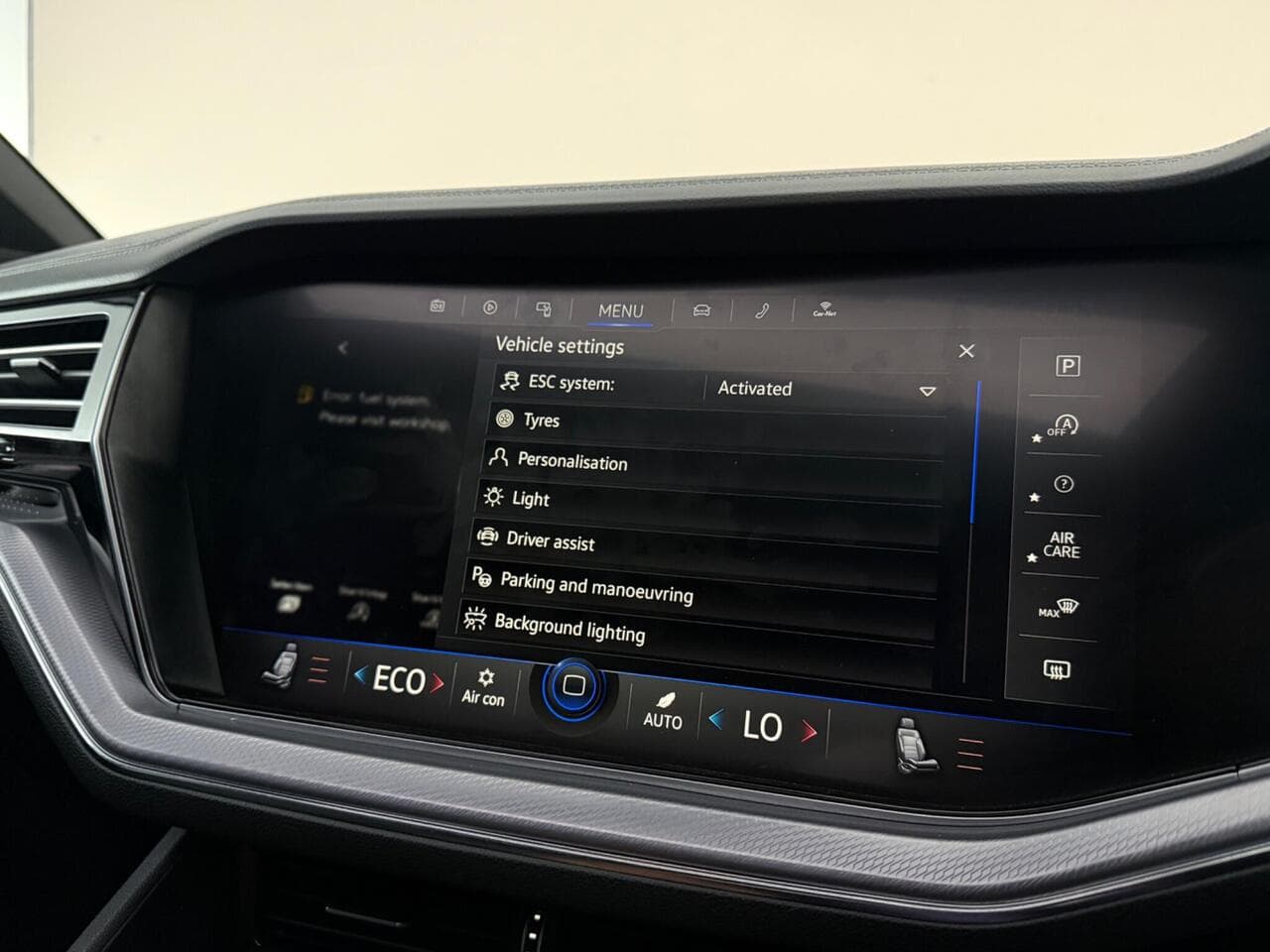 Volkswagen Touareg thumbnail Infotainment System