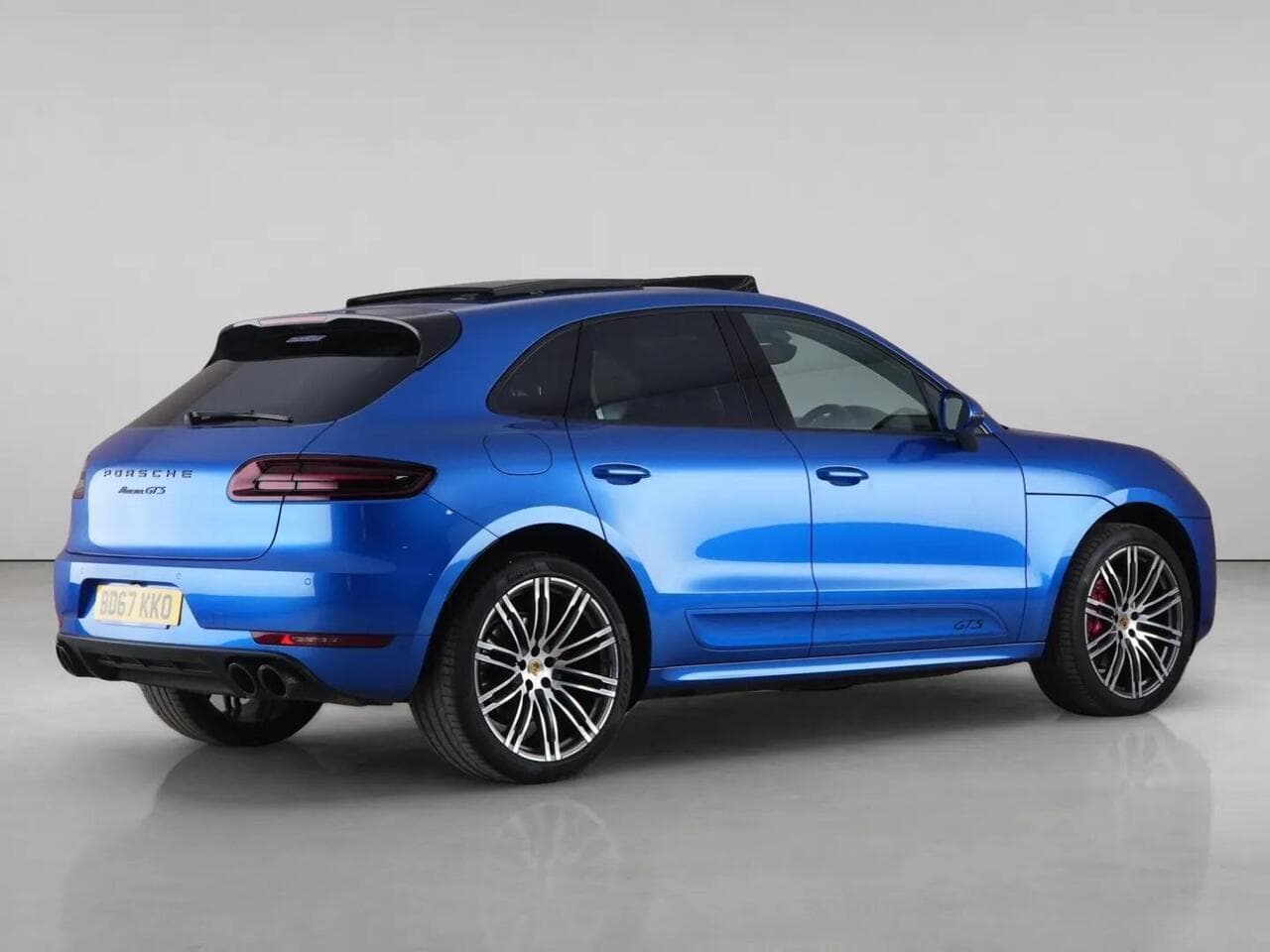 Porsche Macan thumbnail Side Right