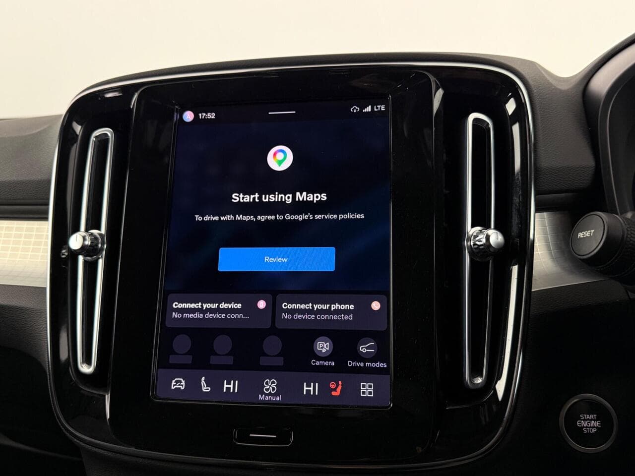 Volvo XC40 thumbnail Infotainment System