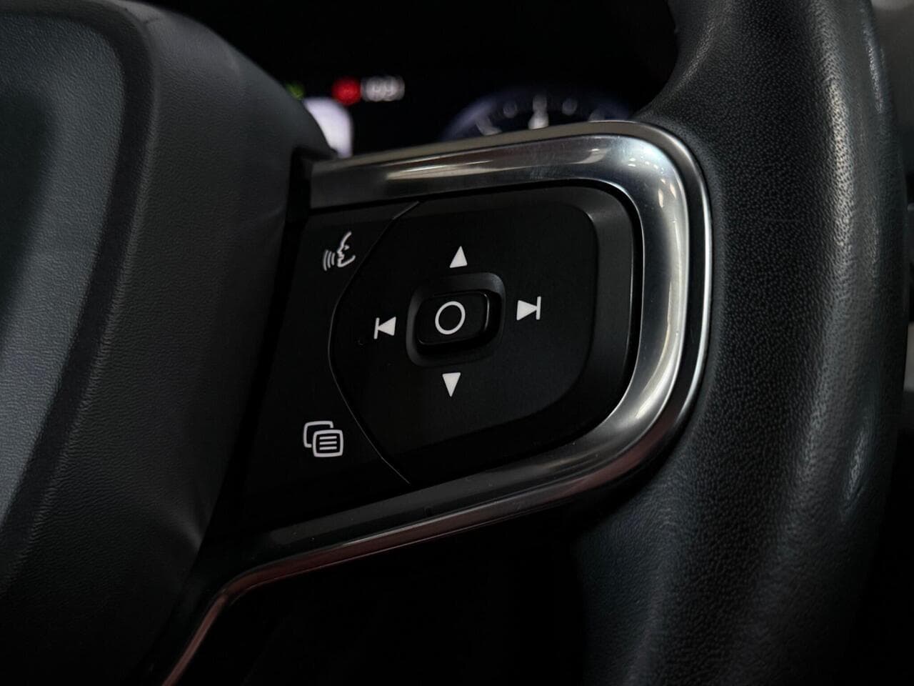 Volvo XC40 thumbnail Misc Controls