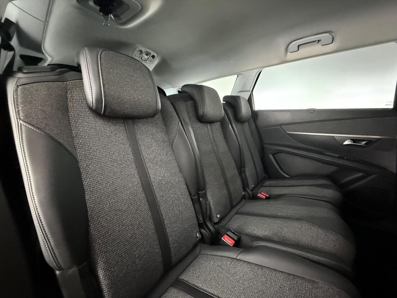 Peugeot 5008 thumbnail Seats Rear