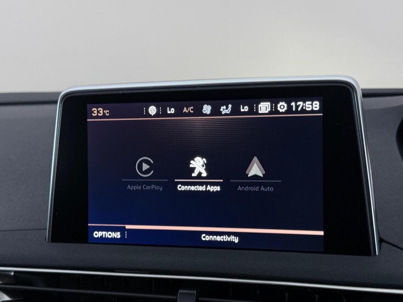 Peugeot 5008 thumbnail Infotainment System