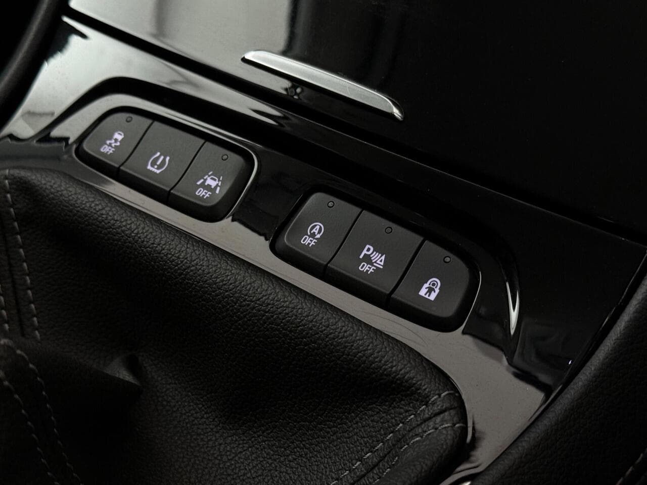 Vauxhall Grandland X thumbnail Misc Controls