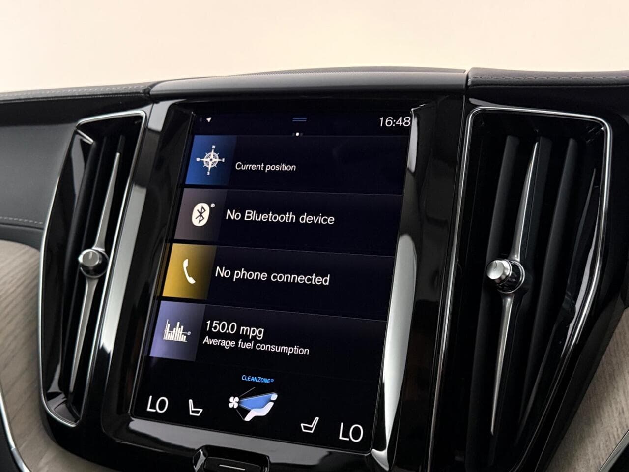 Volvo XC60 thumbnail Infotainment System